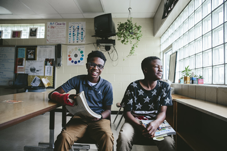 勒布朗·詹姆斯的《我承诺学校》故事强调了评估对缩小教育机会差距的重要性